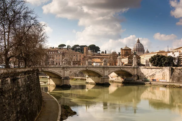 Roma Talya Manzarası Roma Köprüleri Olan Tiber Nehri Roma Şehrinin — Stok fotoğraf