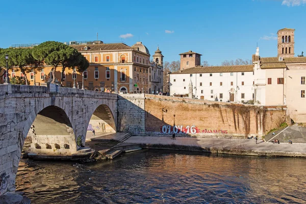 Widok Rzym Włochy Rzeka Tyber Mostami Rzymie Piękna Panorama Miasta — Zdjęcie stockowe