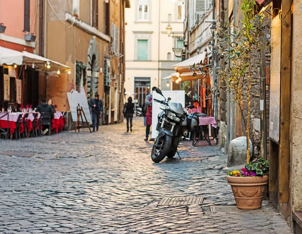 Старая Улица Риме Италия Вид Старую Уютную Улицу Риме — стоковое фото
