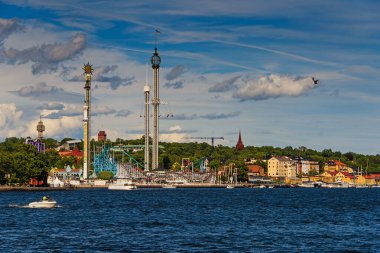 Stockholm 'deki Old Town İskelesi mimarisinin manzarası. Stockholm Limanı İsveç