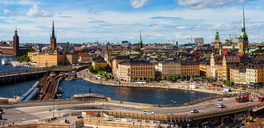 İsveç 'in Stockholm kentindeki Old Town (Gamla Stan) panoramik manzarası.
