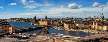 İsveç 'in Stockholm kentindeki Old Town (Gamla Stan) panoramik manzarası.