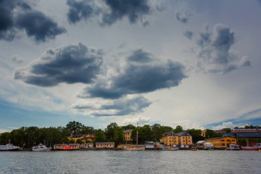 Stockholm, İsveç 'teki Eski Kent İskelesi mimarisinin manzarası.