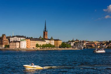 Stockholm, İsveç 'teki Eski Kent İskelesi mimarisinin manzarası.