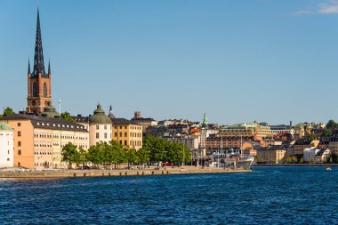 Stockholm, İsveç 'teki Eski Kent İskelesi mimarisinin manzarası.