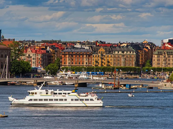 Barche Vela Ormeggiate Molo Vista Primaverile Una Baia Stoccolma Svezia — Foto Stock