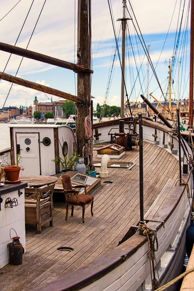 Barcos Barcos Amarrados Muelle Del Centro Estocolmo Suecia —  Fotos de Stock