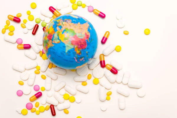 Metafora Della Pandemia Globale Del Virus Della Corona Globo Pillole — Foto Stock