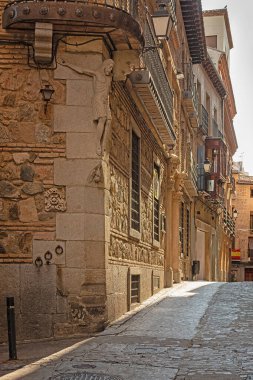 Ortaçağ kaldırımlı ve Toledo şehrinde bir sokağa basmış. İspanya