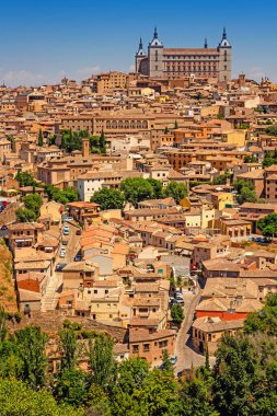 Eski tarihi şehir Toledo 'nun Panorama' sı ve önünde Rio Tajo nehri. Toledo, İspanya