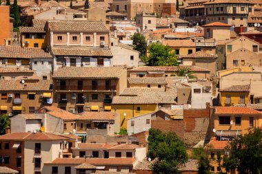 Eski tarihi şehir Toledo 'nun Panorama' sı ve önünde Rio Tajo nehri. Toledo, İspanya