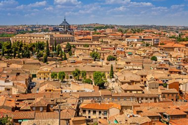 Eski tarihi şehir Toledo 'nun Panorama' sı ve önünde Rio Tajo nehri. Toledo, İspanya