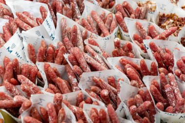 Madrid, İspanya - 19 Temmuz 2018 Madrid, San Miguel Pazarı. Turist ziyareti için ünlü bir yer.