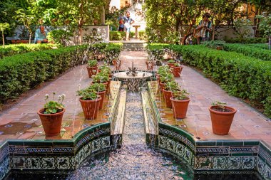 Madrid, İspanya - 19 Temmuz 2018: Madrid Sorolla Müzesi. Sorolla Müzesi 'nin güzel Endülüs bahçeleri. Geleneksel İspanyol tarzı.