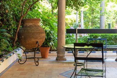 Madrid, İspanya - 19 Temmuz 2018: Madrid Sorolla Müzesi. Sorolla Müzesi 'nin güzel Endülüs bahçeleri. Geleneksel İspanyol tarzı.