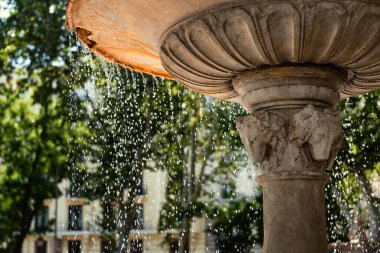  Madrid 'deki çeşme müfrezesi. Madrid Caddesi 'ndeki İspanyol mimarisi.