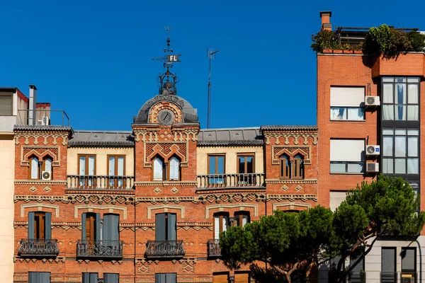 Madrid Spanya Temmuz 2018 Madrid Deki Binaların Cephesi Madrid Caddesi — Stok fotoğraf