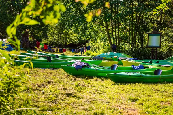 Séchage Kayaks Dans Camp Touristique Camping Arrêt Touristique — Photo