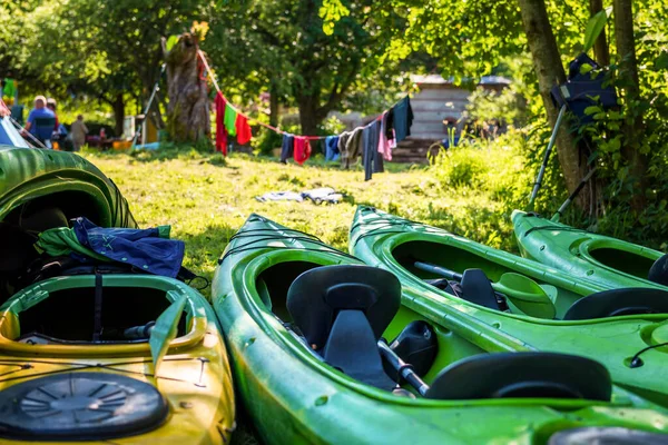 Séchage Kayaks Dans Camp Touristique Camping Arrêt Touristique — Photo