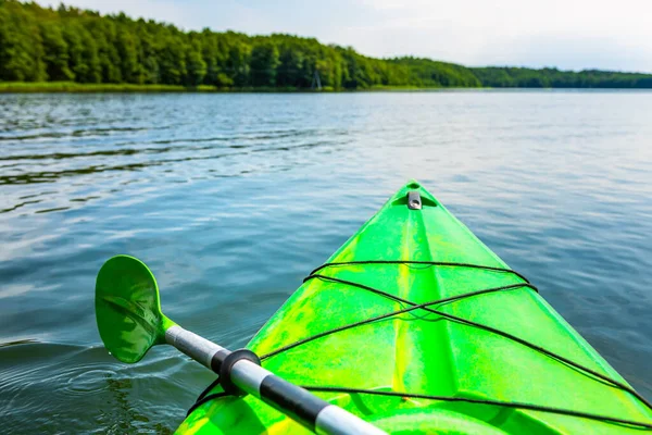 Belle Scène Nature Sur Lac Avec Kayak Vert Faire Kayak — Photo