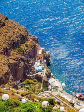 Geleneksel Santorini Adası mimarisi ve inanılmaz deniz manzarası. Santorini, Cyclades, Yunanistan.
