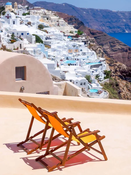 Deux Chaises Sur Terrasse Vue Imprenable Sur Volcan Santorin Santorin — Photo