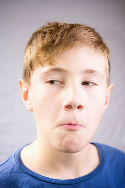 Emotioneel Portret Van Een Jarige Jongen Emotioneel Portret Van Vreugde — Stockfoto