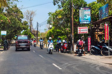 BALI, İNDONEZYA - 30 Kasım 2019 Bali 'de Scooter Trafiği. Endonezya