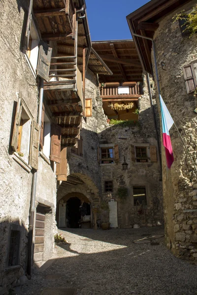 Borgo di Canale medieval en la Italia — Foto de Stock