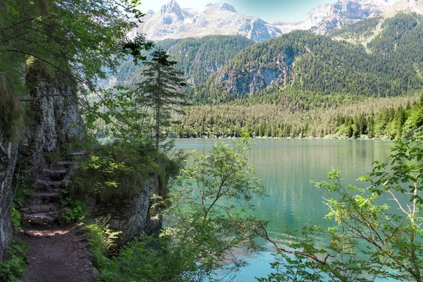 Herbstlicher Blick auf den Schottersee, Trentino Italien. — Stockfoto