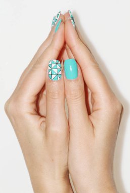 Doğal çivi. Senin için güzel tırnak sanat.