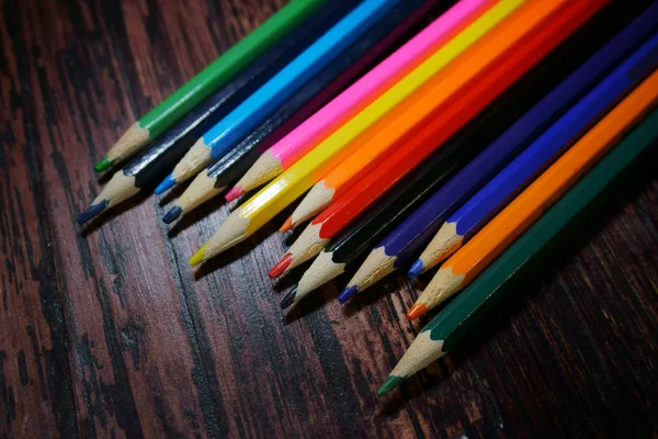 집합이 darck 배경에 색된 pensils — 스톡 사진