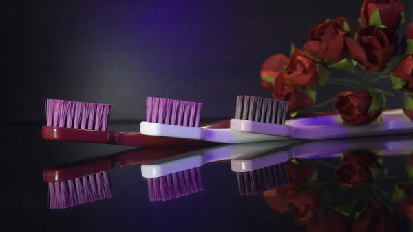 Кольорові Зубні Щітки Крупним Планом Ізольовані Темному Тлі — стокове фото