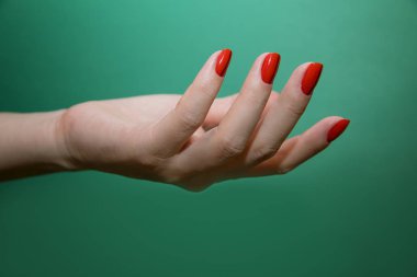  Güzel el ile renkli tırnak sanat tasarım manikür