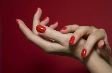  Güzel el ile renkli tırnak sanat tasarım manikür