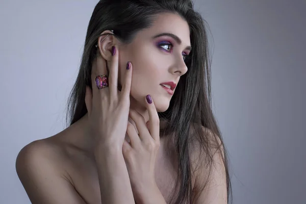 Mujer Moda Hermosa Con Maquillaje Nailart Retrato Una Guapa Chica — Foto de Stock