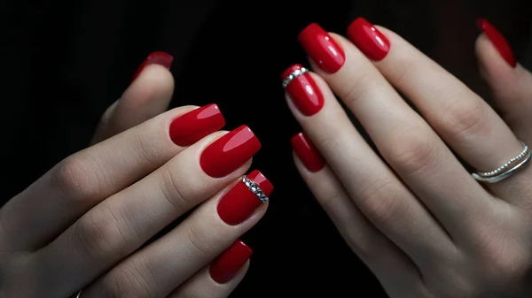 Mãos Femininas Com Unhas Bonitas Elegante Manicure Feminina Moda Bonitas — Fotografia de Stock