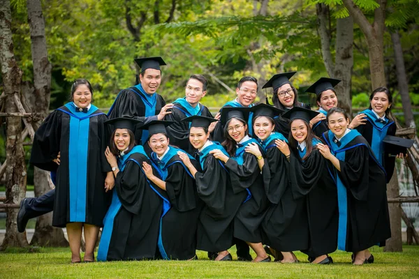 Mezunları eğitim kavramı.