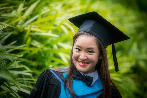 Mezunları eğitim kavramı.