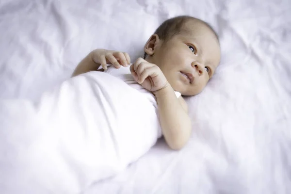 Retrato Bebê Asiático Bonito Conceito Criar Recém Nascido Foco Seletivo — Fotografia de Stock