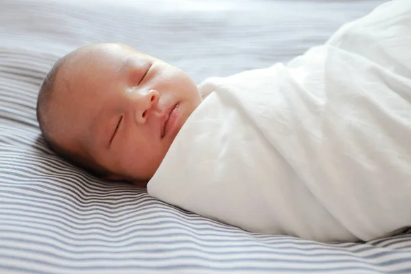 Retrato Bebê Asiático Bonito Conceito Criar Recém Nascido — Fotografia de Stock