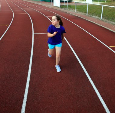 küçük kız iyi eğlenceler 