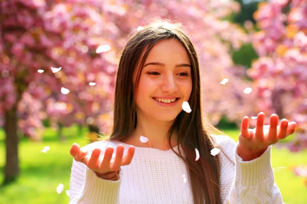 Hermosa chica adolescente —  Fotos de Stock