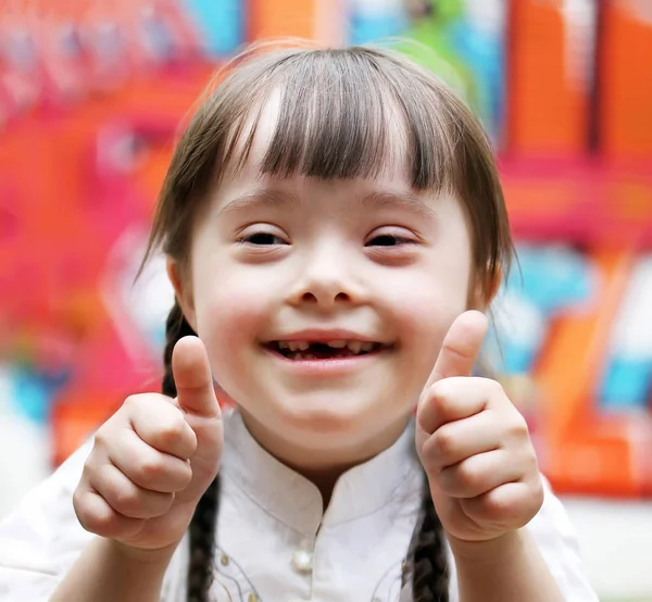Portrait of beautiful happy girl giving thumbs up. — Stock Photo, Image