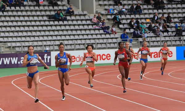 Athletes on the race on DecaNation International Outdoor Games — Stock Photo, Image