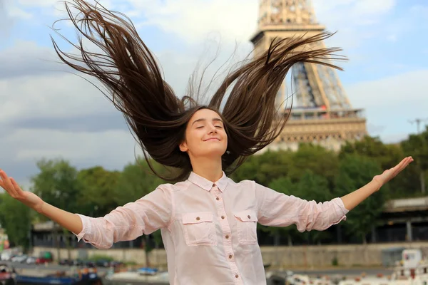 Beautiful girl have fun in the Paris — Stock Photo, Image