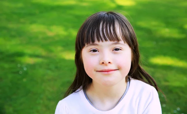 Schattig klein meisje — Stockfoto