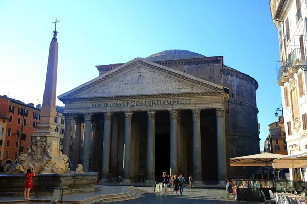 Pantheon in Rome, Italy in a summer day — Stock Photo, Image