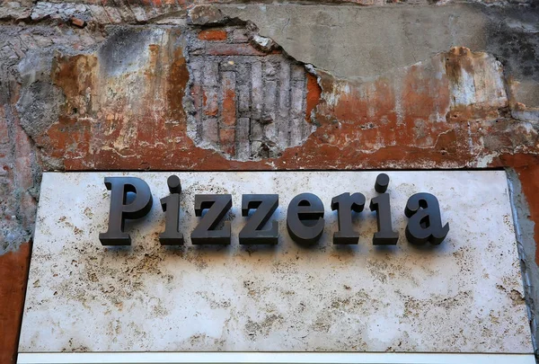 Vintage Pizzeria Schild in Italien — Stockfoto