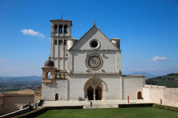 Bazilika svatého Františka (Basilica di San Francesco) v Assisi, Itálie — Stock fotografie